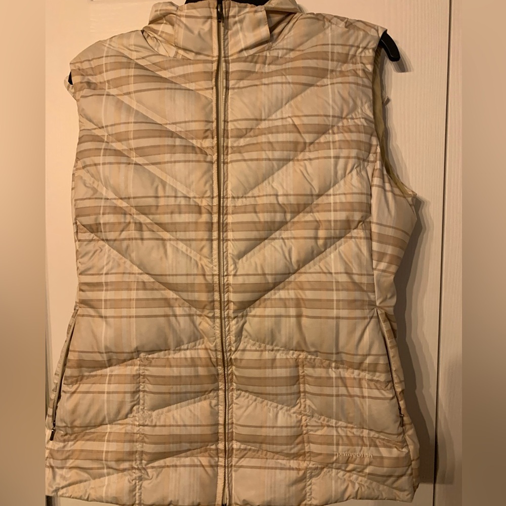 Patagonia Women's Tan Checkered Down Puffer Vest ( SZ L)